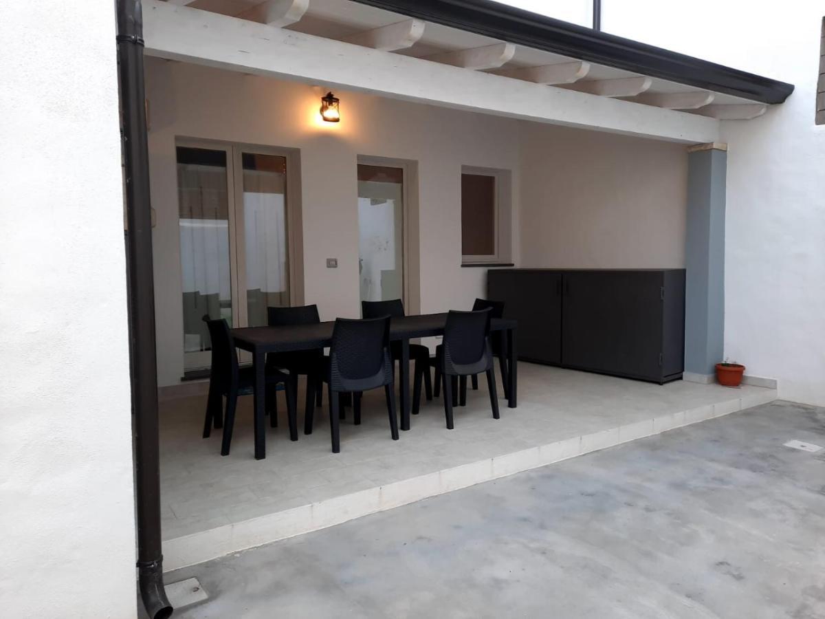 Appartamento Su Palazzina Storica In Centro A SantʼAntìoco エクステリア 写真